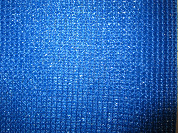 青いプラスチック塀の網